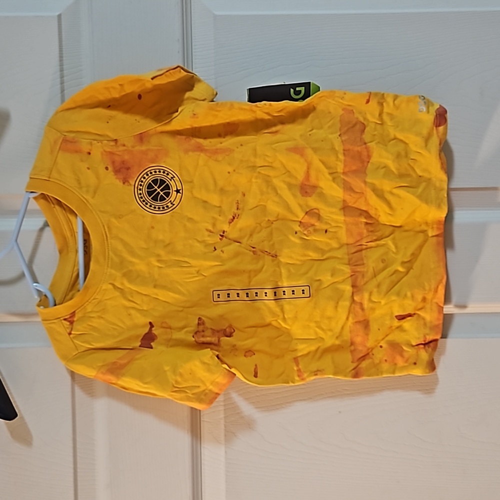 DSG BOYS STAIN DYE YELLOW TEE: NEW WITH TAGS: SIZE XS (6/7)